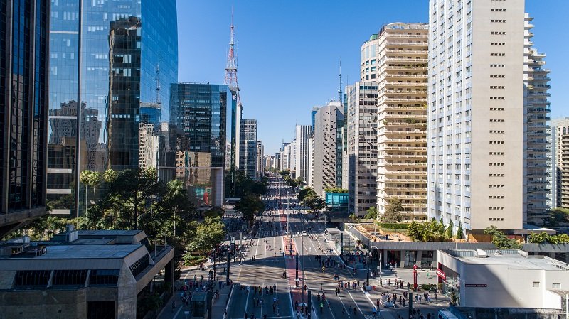 Aerial view of Av. Paulista in São Paulo, SP. Main avenue of the capital. Sunday day, without cars, with people walking on the street Aerial view of Av. Paulista in São Paulo, SP. Main avenue of the capital. Sunday day, without cars, with people walking on the street